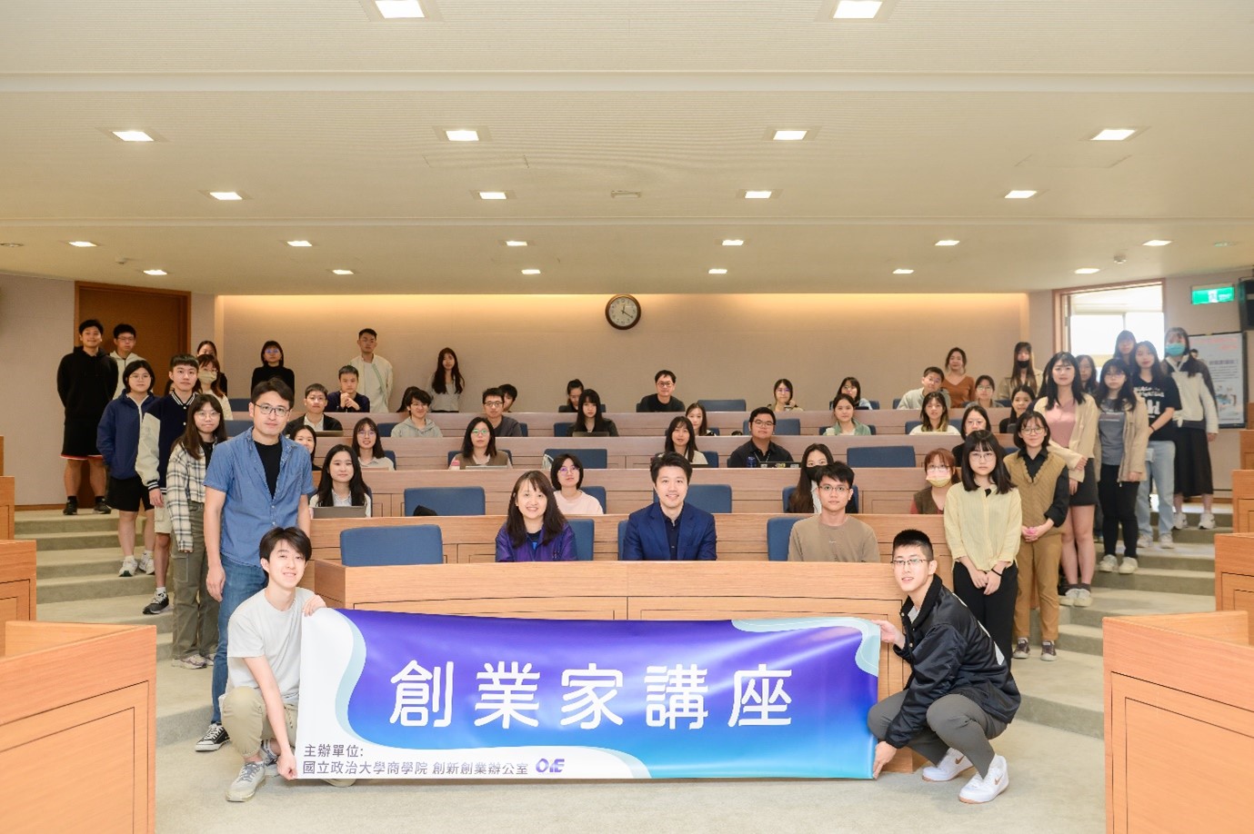 【創業家講座】創業十年打造遊玩平台-蹦世界